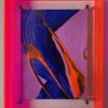 Kleines abstraktes Kunstwerk in Blau, Pink und Orange mit Neonrahmen, Titel: It’s a dream