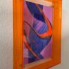Abstrakte Malerei Smooth Operator mit orangenem Acrylrahmen, blaue und orange Pinselstriche auf violettem Hintergrund, moderne Wandkunst mit Eleganz